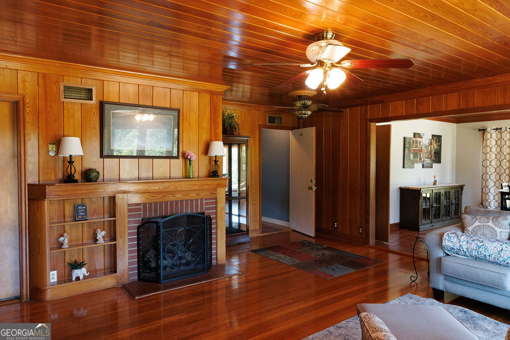 211 N Broad Street Property Photo 9