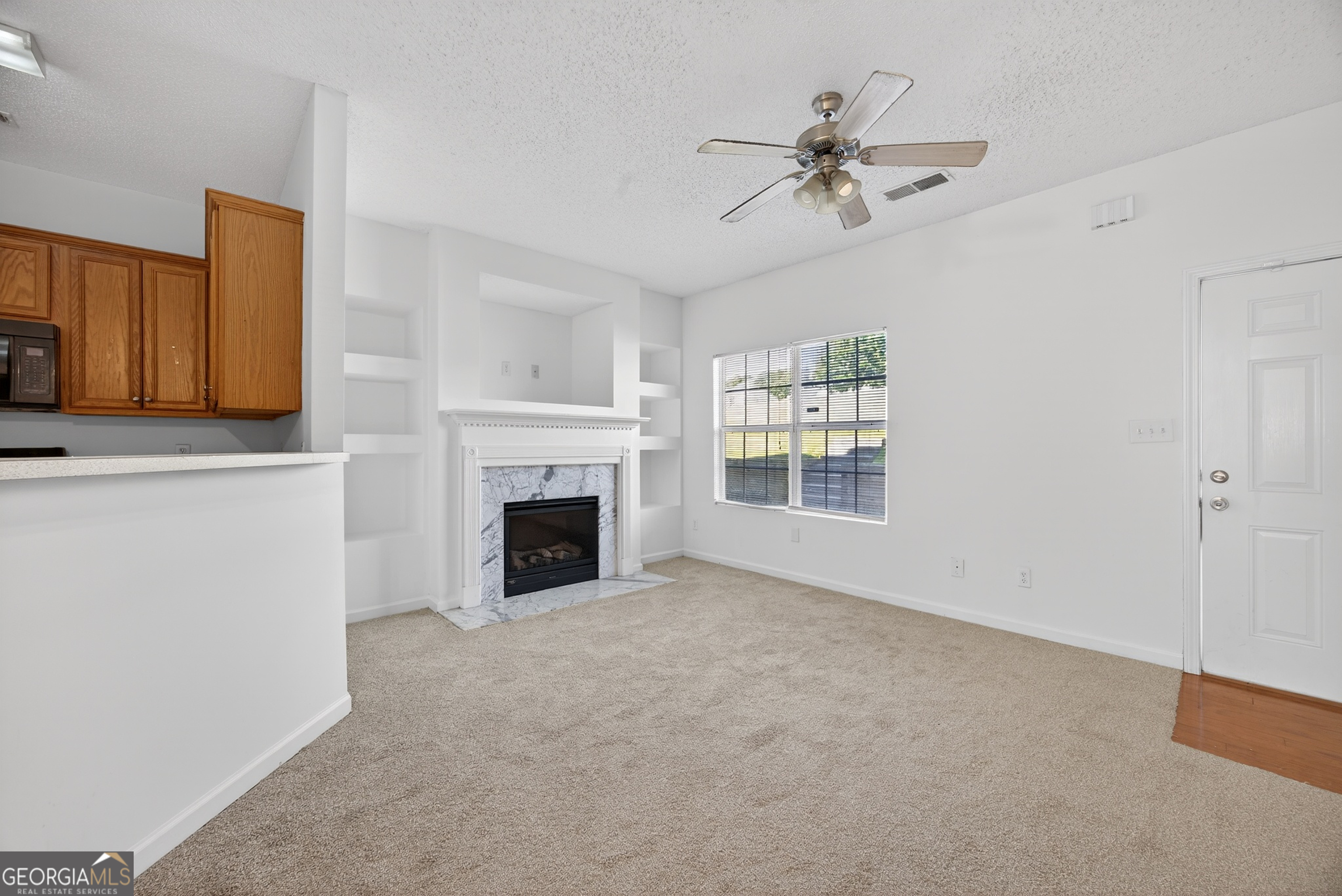 4542 Parkview Square Property Photo 7