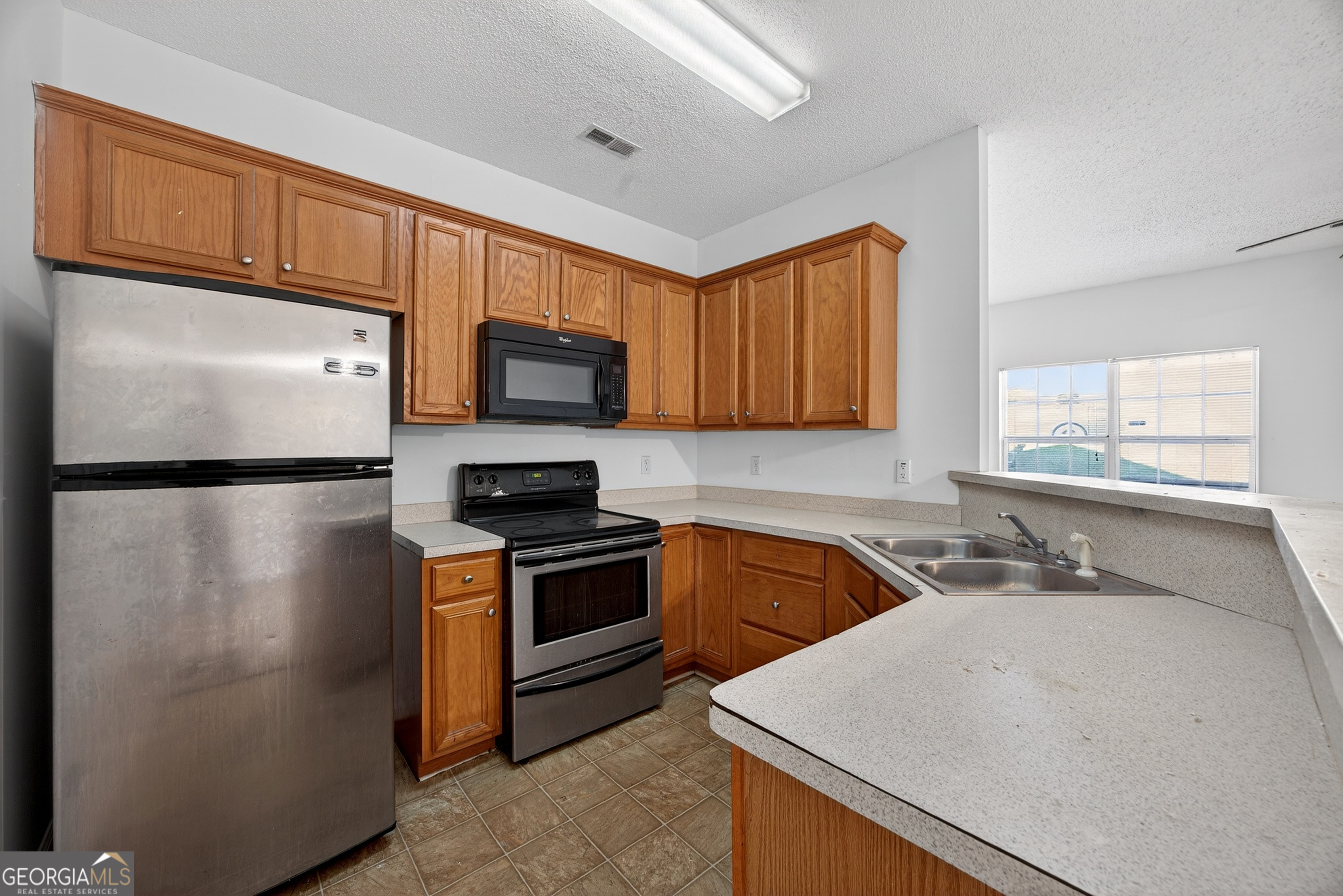 4542 Parkview Square Property Photo 8