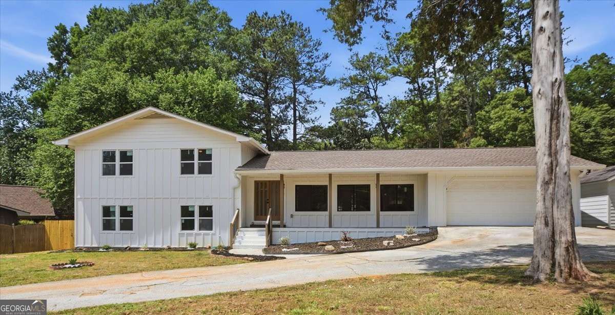 1073 Grayson Parkway Property Photo 1