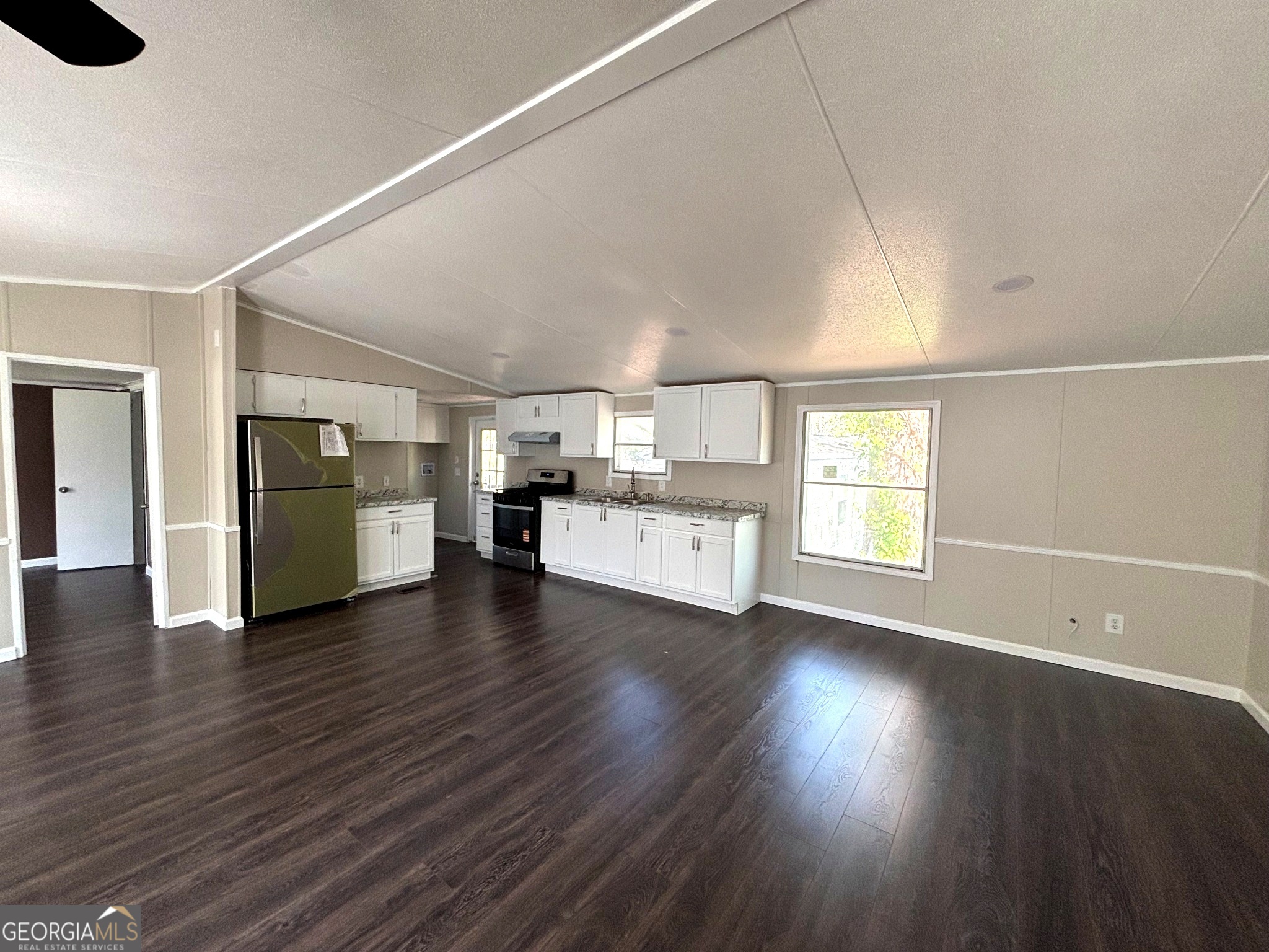 479 Windsor Parkway Property Photo 3