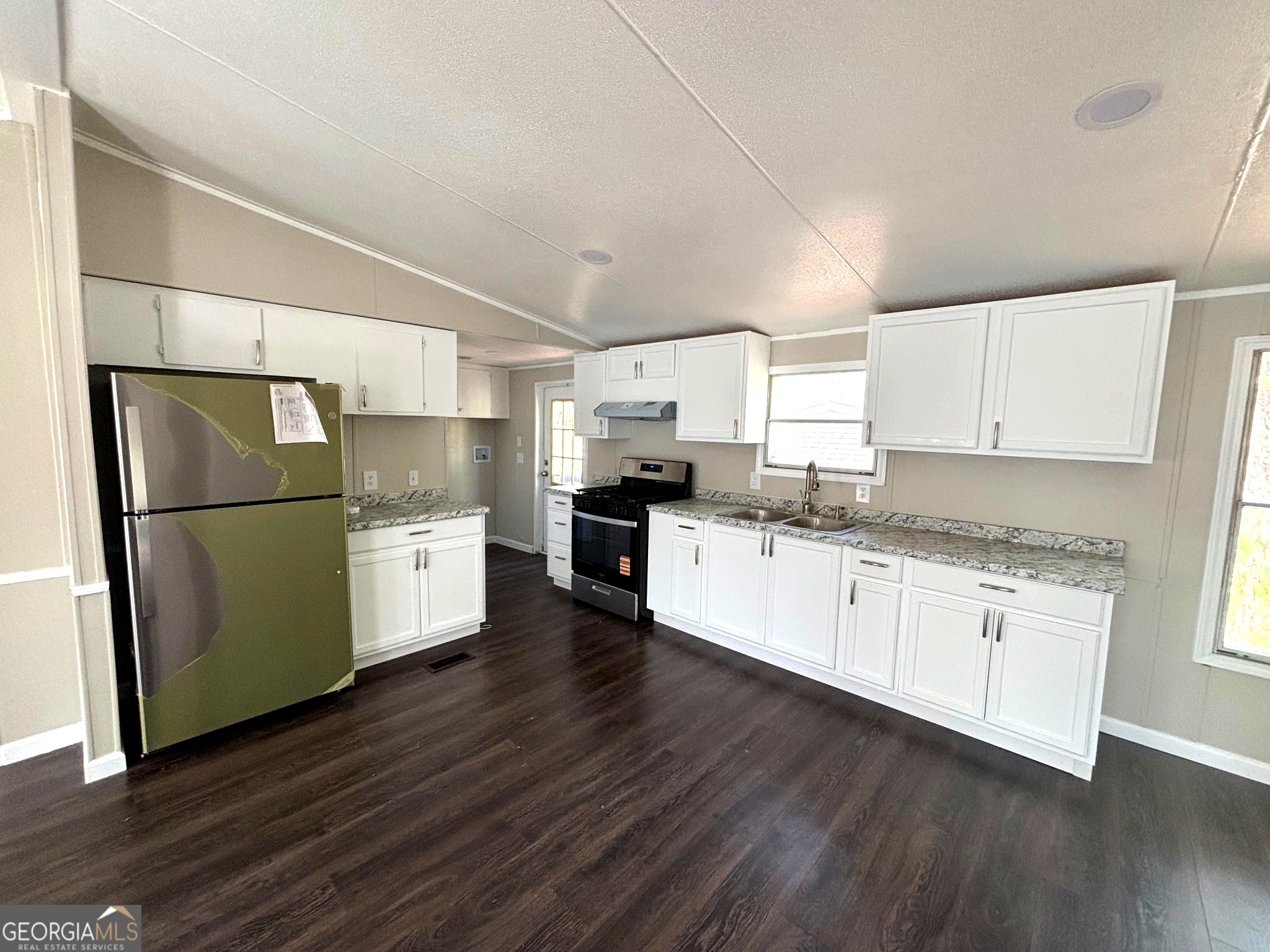 479 Windsor Parkway Property Photo 4