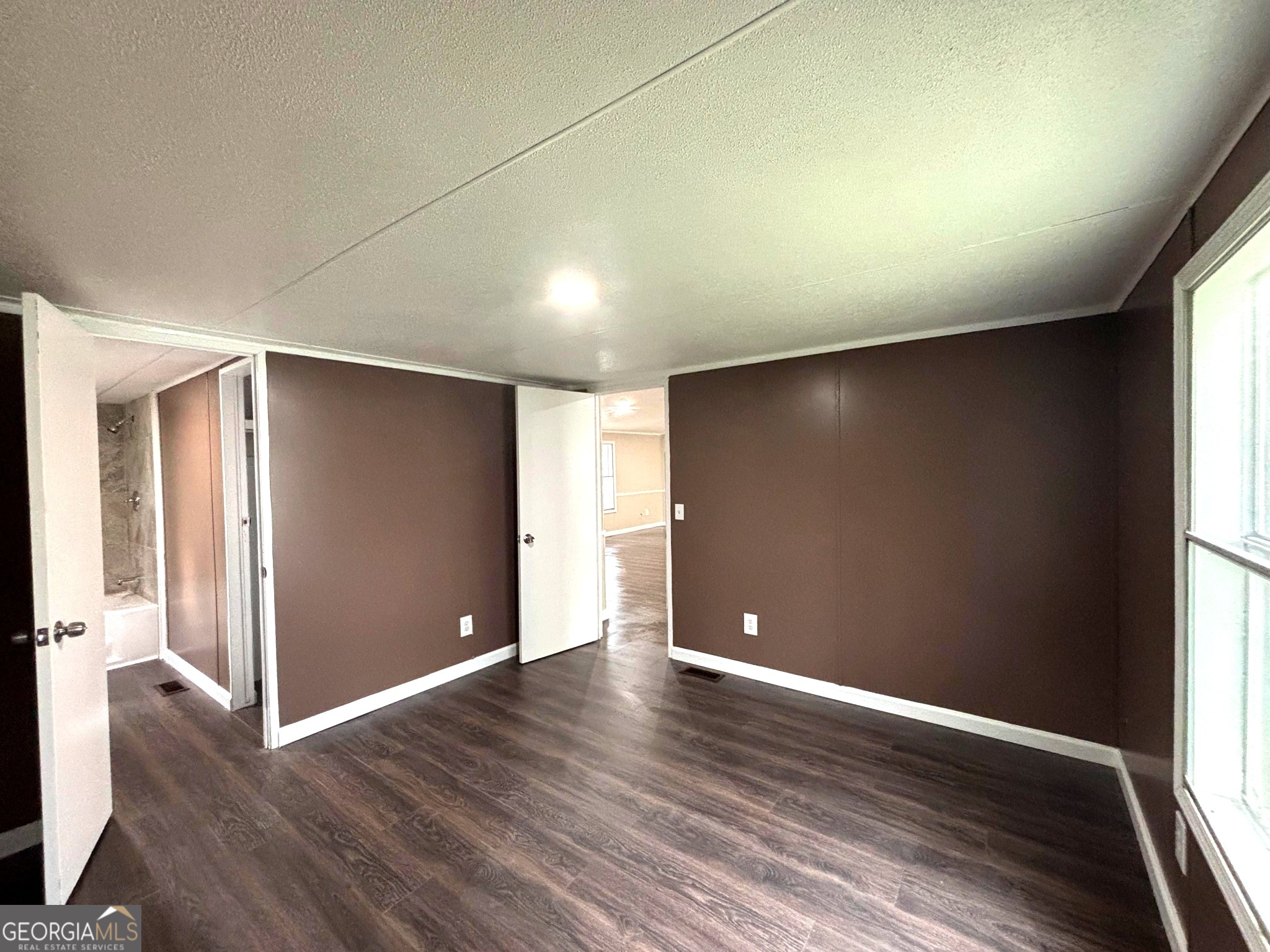 479 Windsor Parkway Property Photo 5