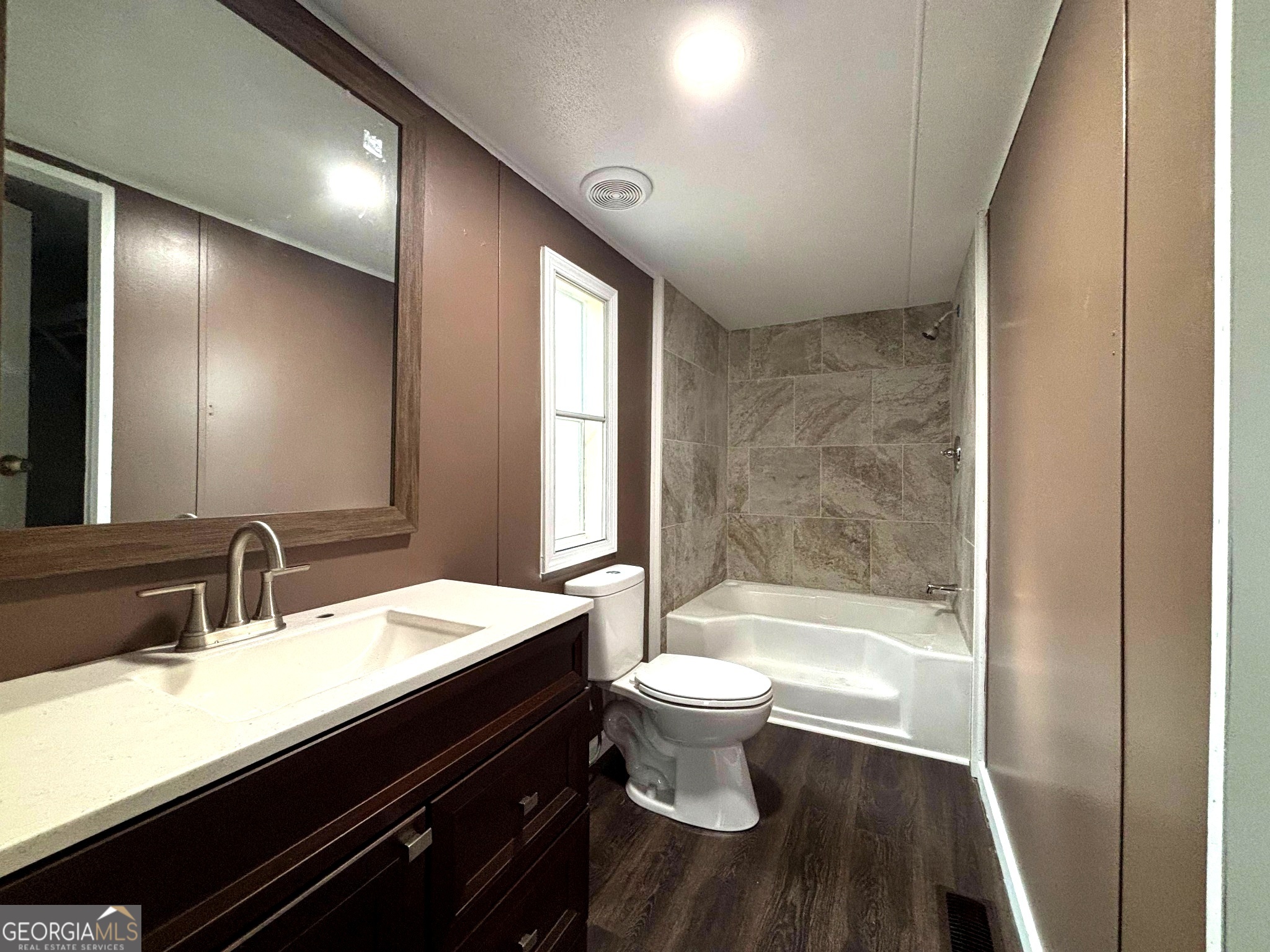 479 Windsor Parkway Property Photo 6