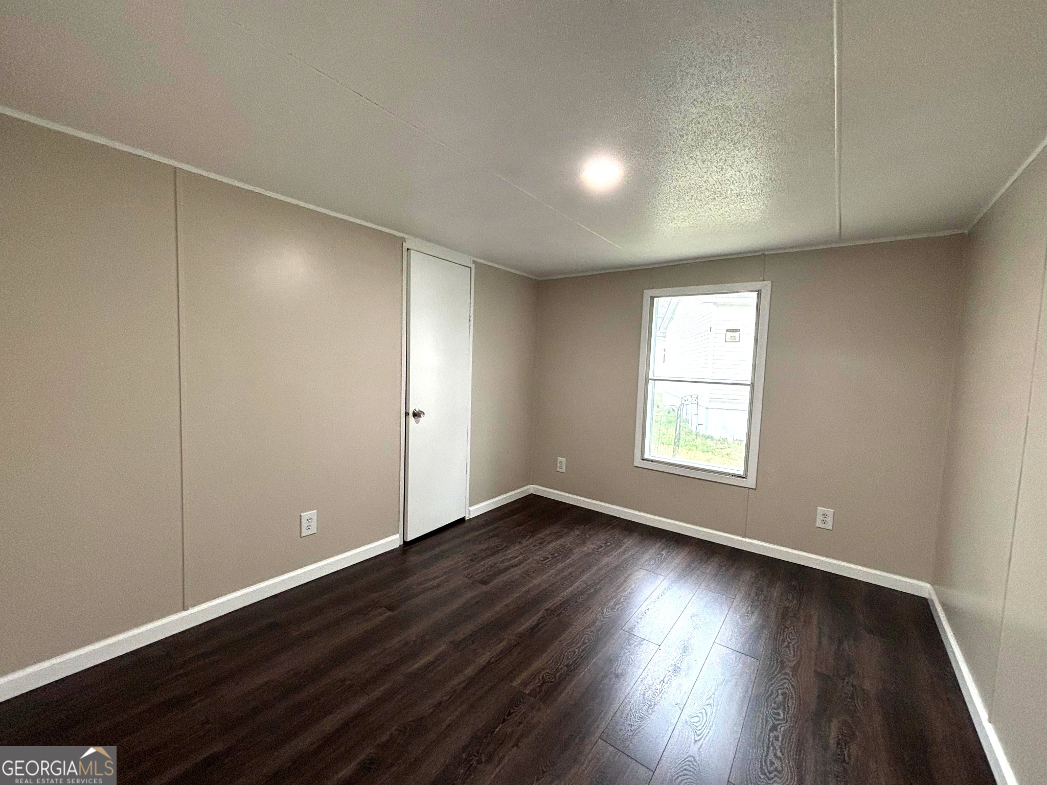 479 Windsor Parkway Property Photo 7