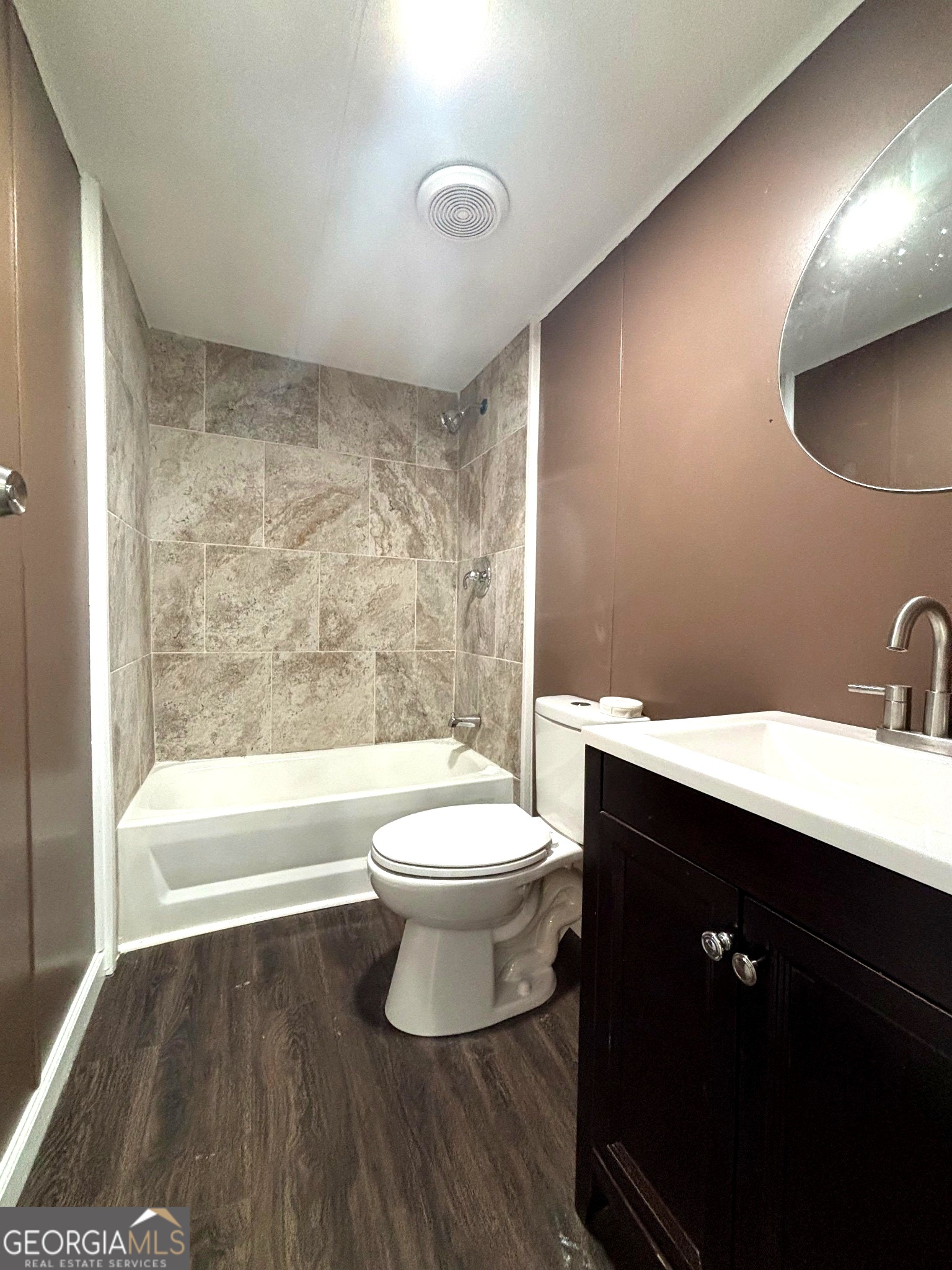 479 Windsor Parkway Property Photo 8