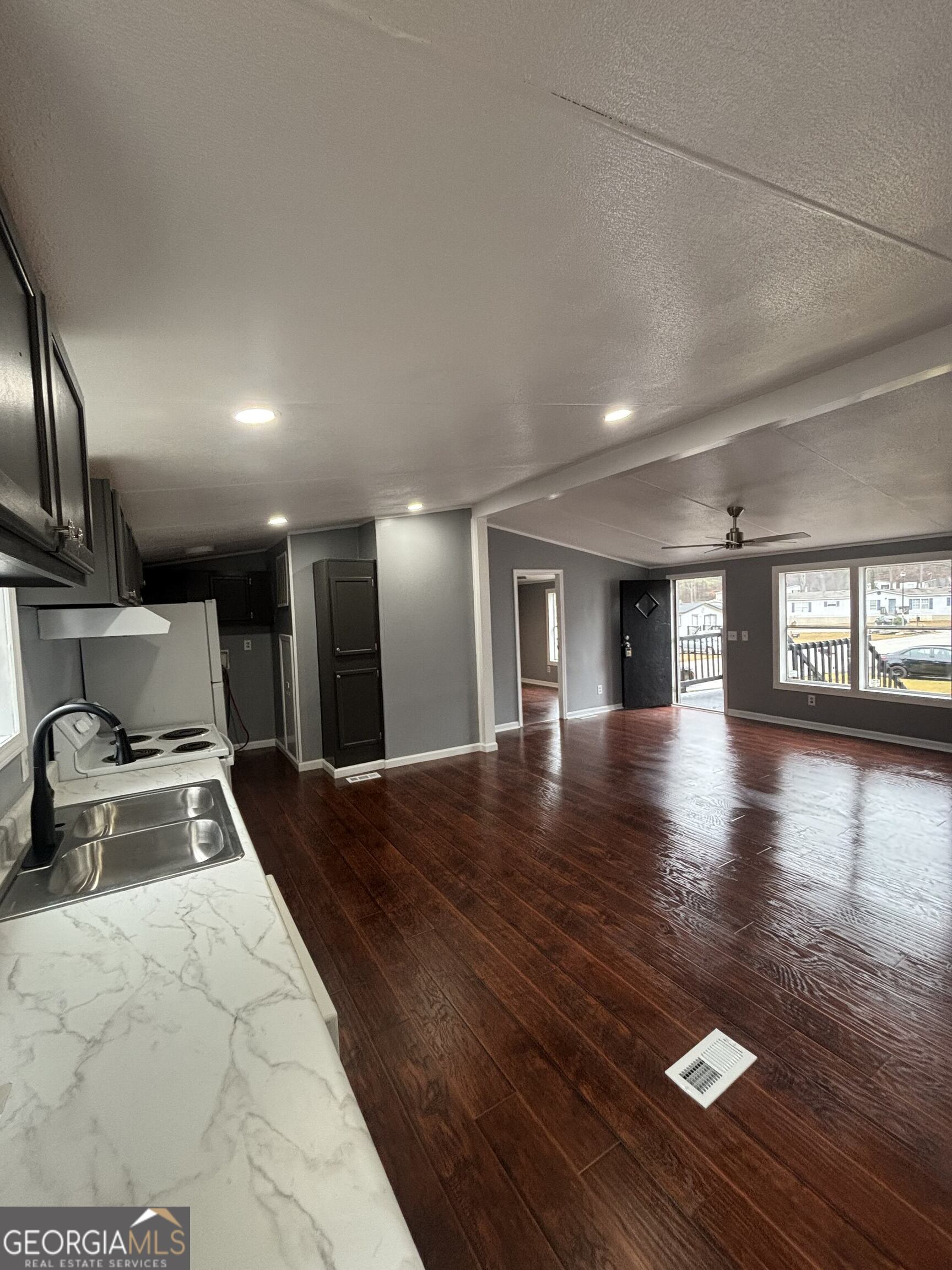 17 Club Circle Property Photo 3
