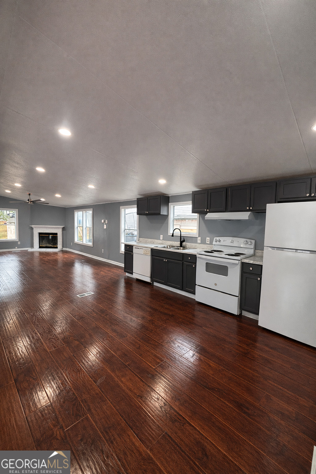 17 Club Circle Property Photo 4
