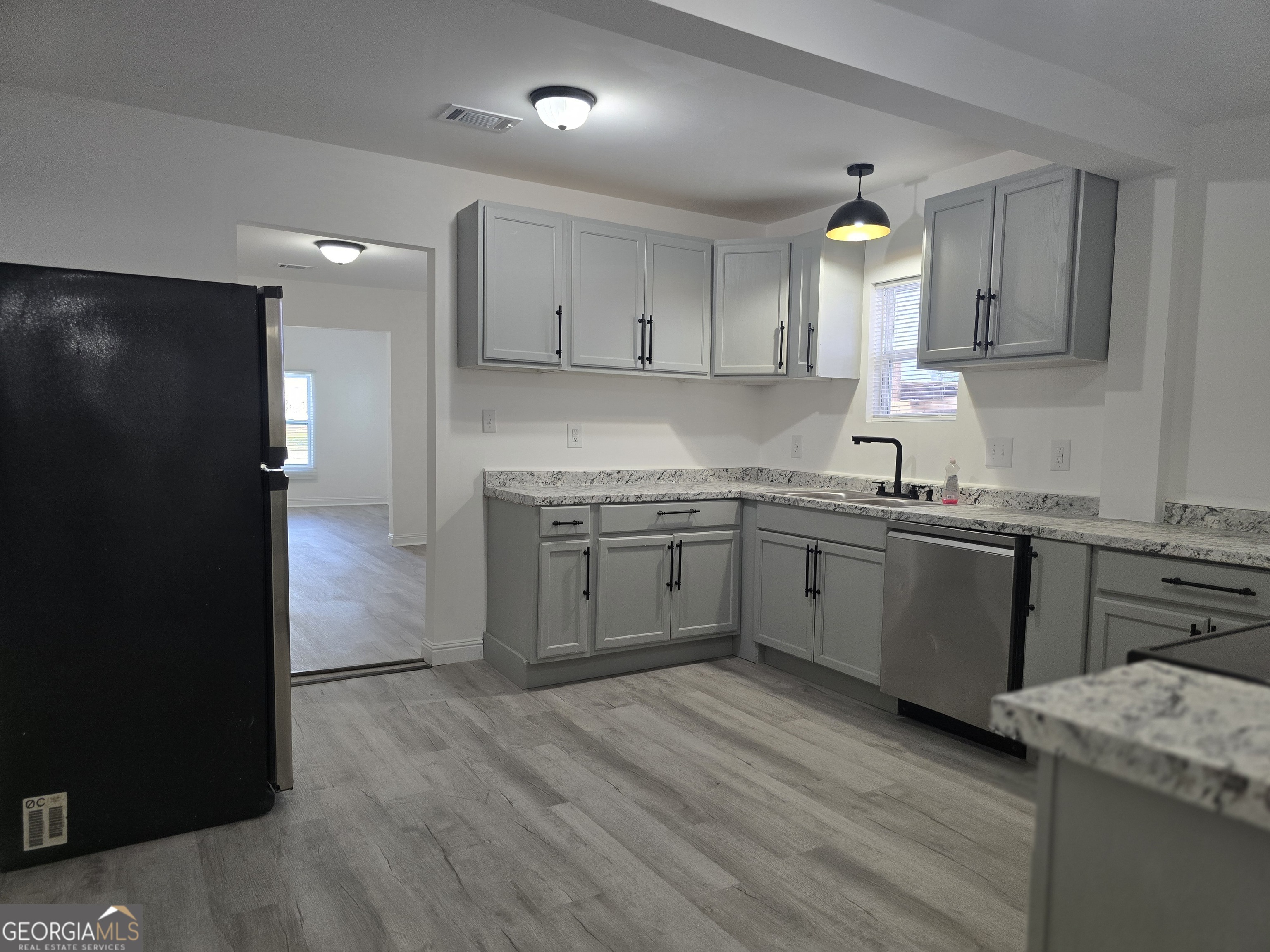 191 Forest Avenue Property Photo 9