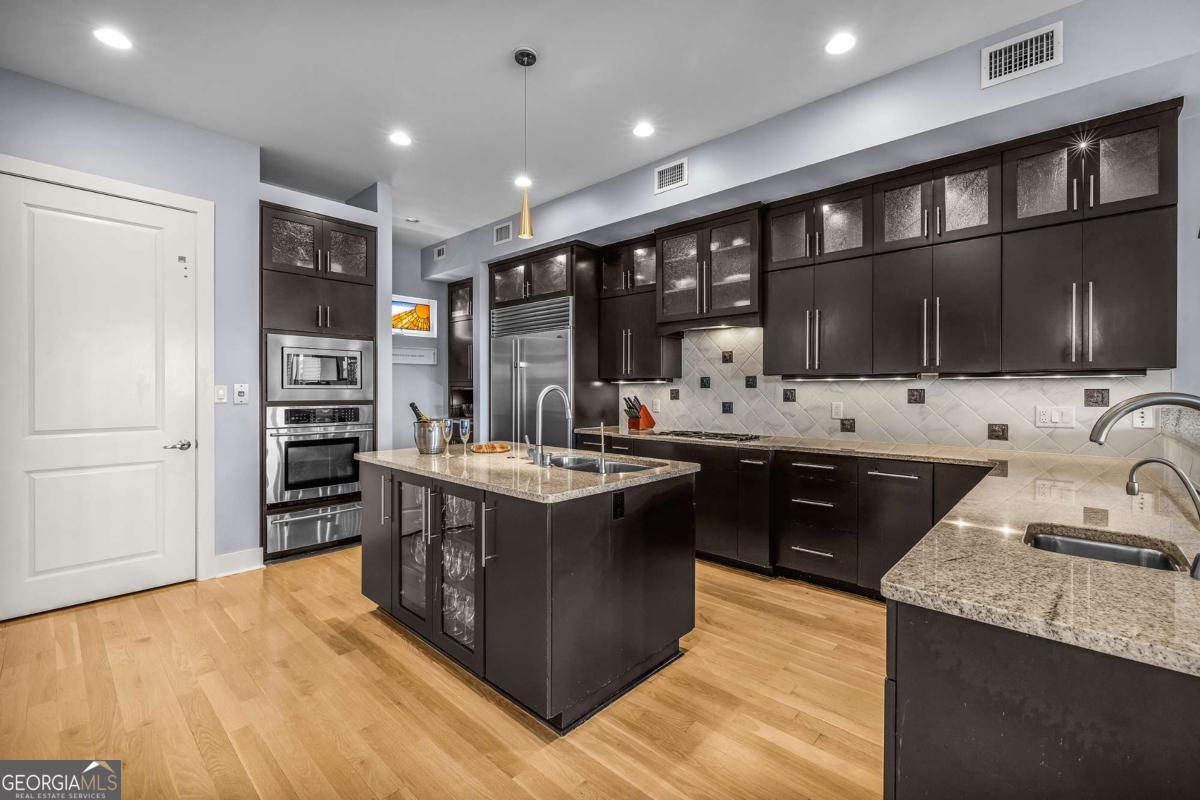 8 18th Street Property Photo 19