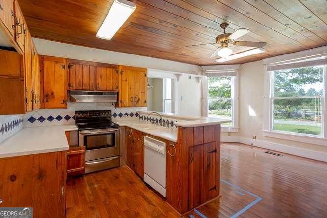 125 East Sewell Road Property Photo 9