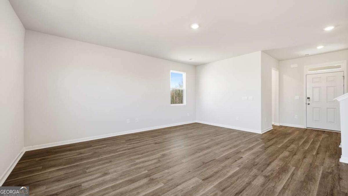 105 White Spruce Way Property Photo 3