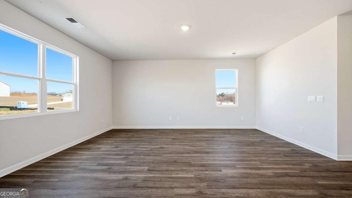 105 White Spruce Way Property Photo 4