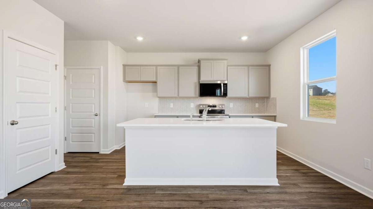 105 White Spruce Way Property Photo 8