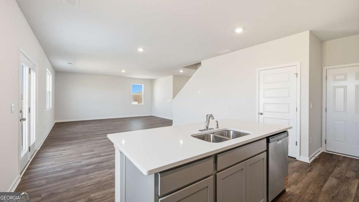 105 White Spruce Way Property Photo 11