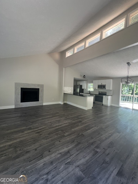 6061 Ridge Way Property Photo 3