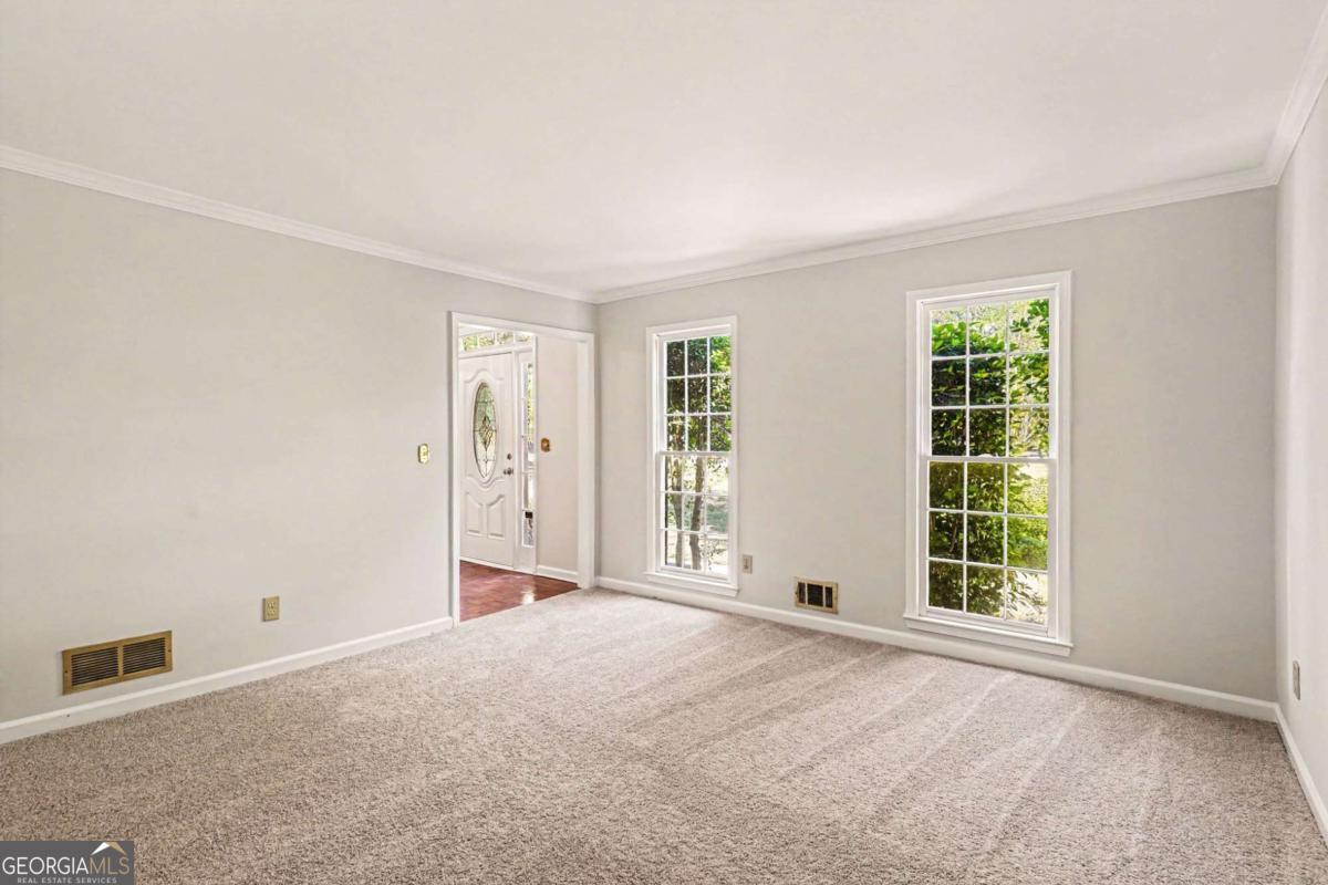 1632 Ellington Road Se Property Photo 6