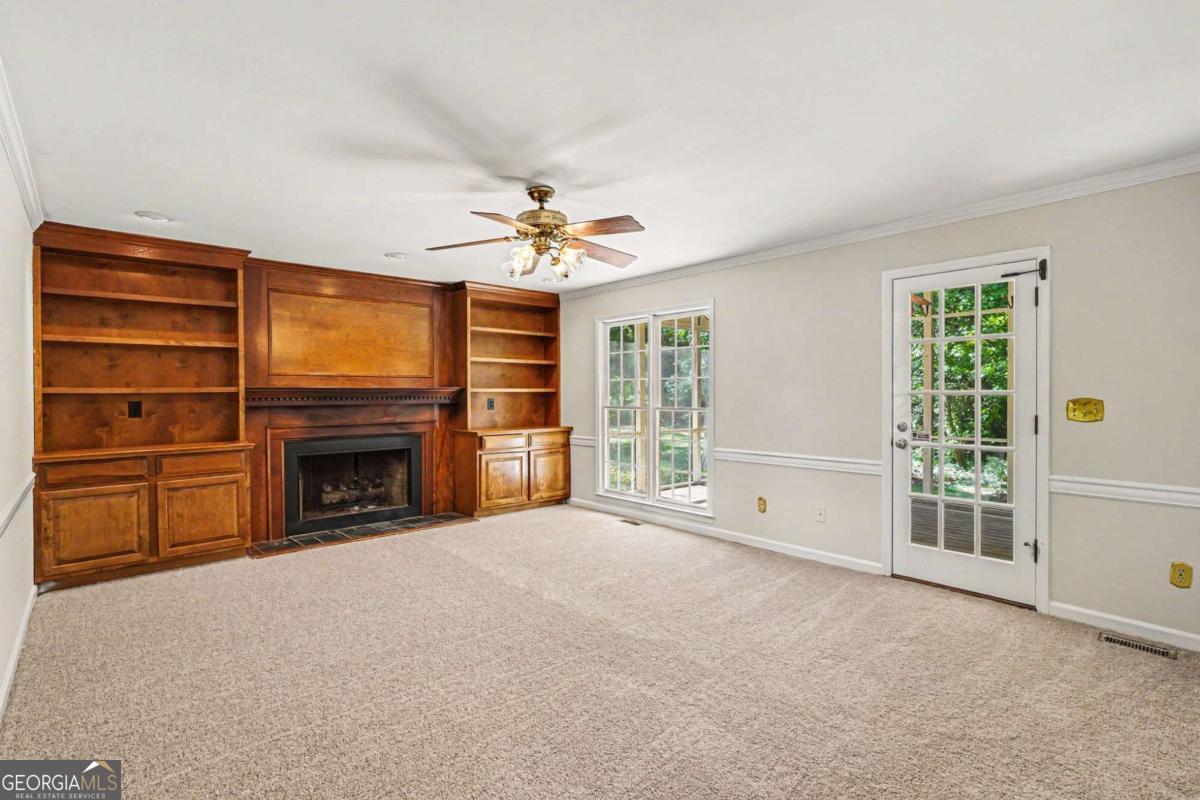 1632 Ellington Road Se Property Photo 8