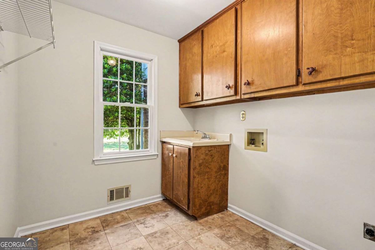 1632 Ellington Road Se Property Photo 31