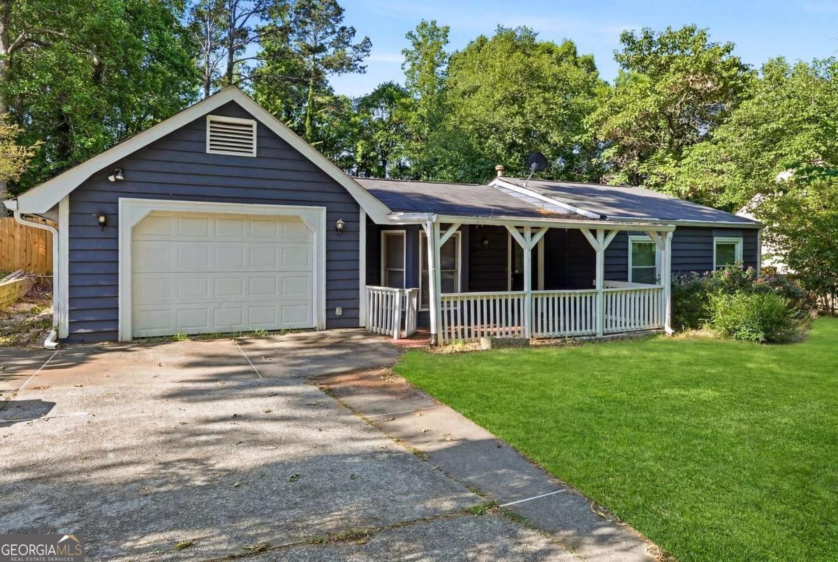 2611 Ramblewood Court Property Photo 1