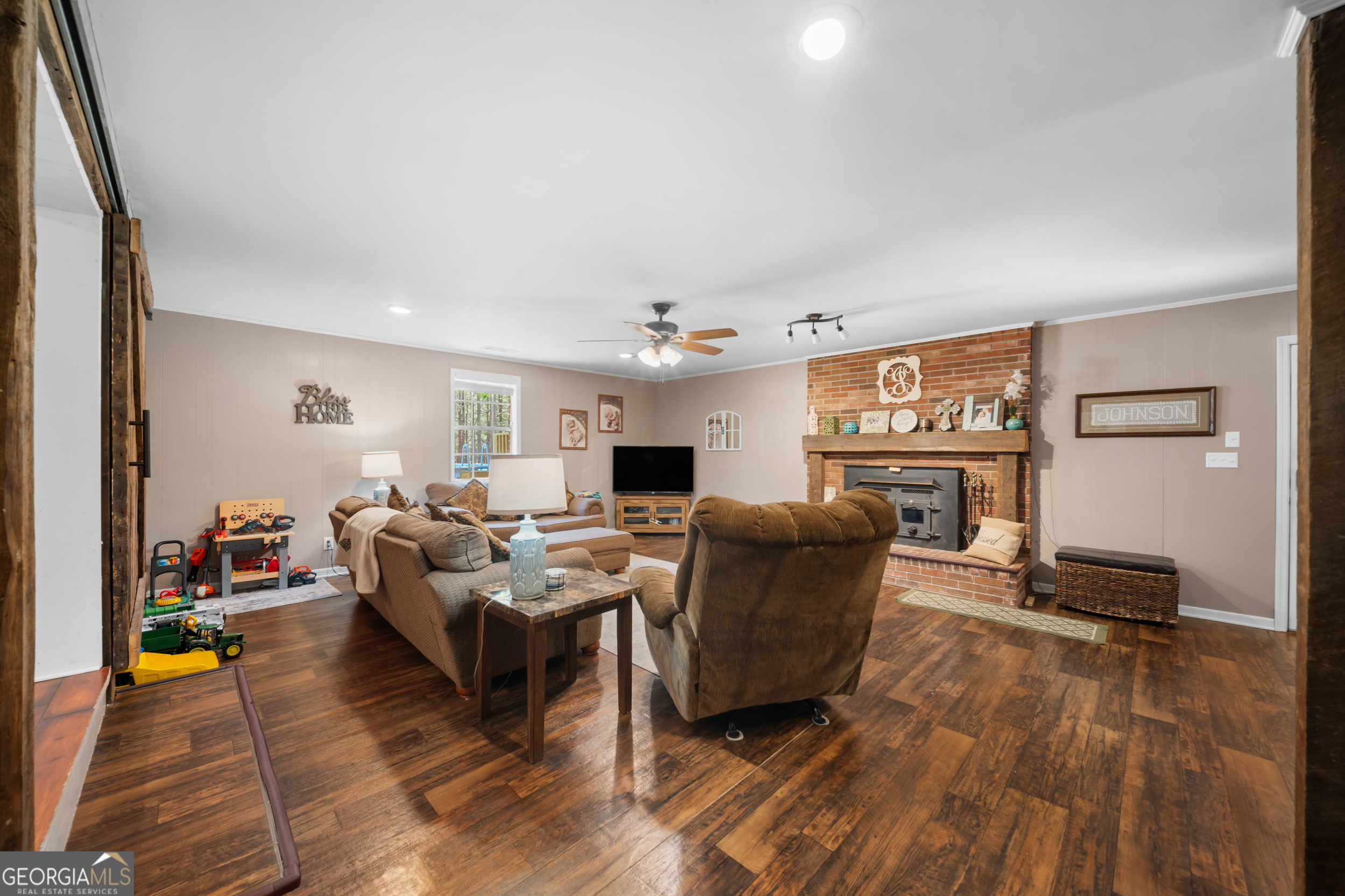 4562 Gip Road Property Photo 5