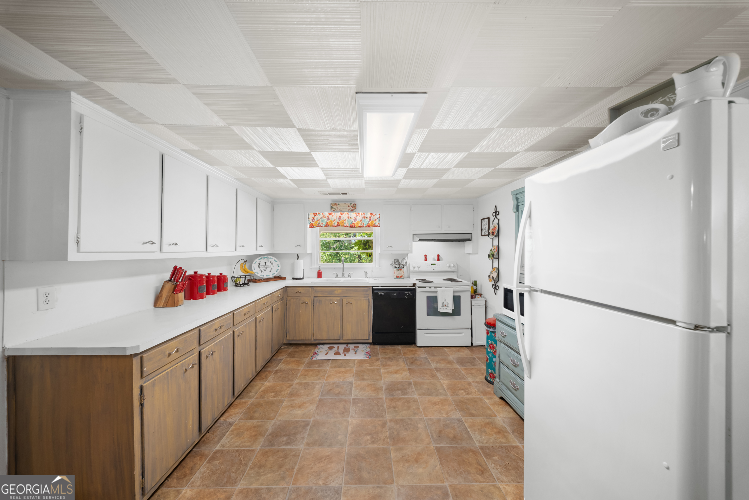 4562 Gip Road Property Photo 8
