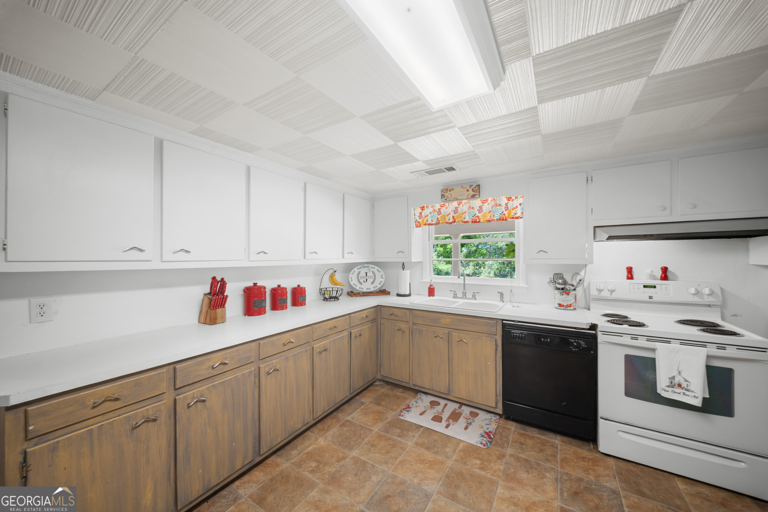 4562 Gip Road Property Photo 10