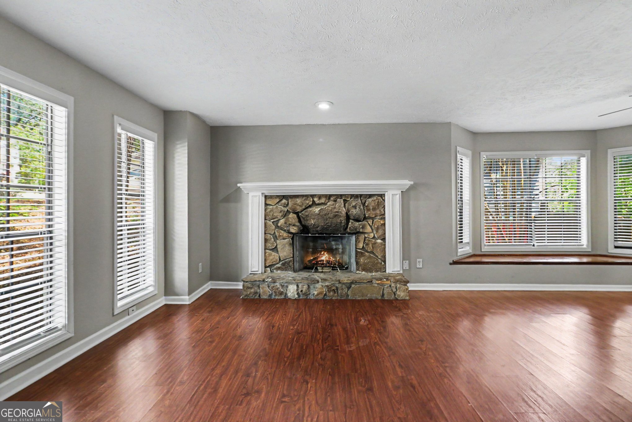 1012 Ascot Court Property Photo 5
