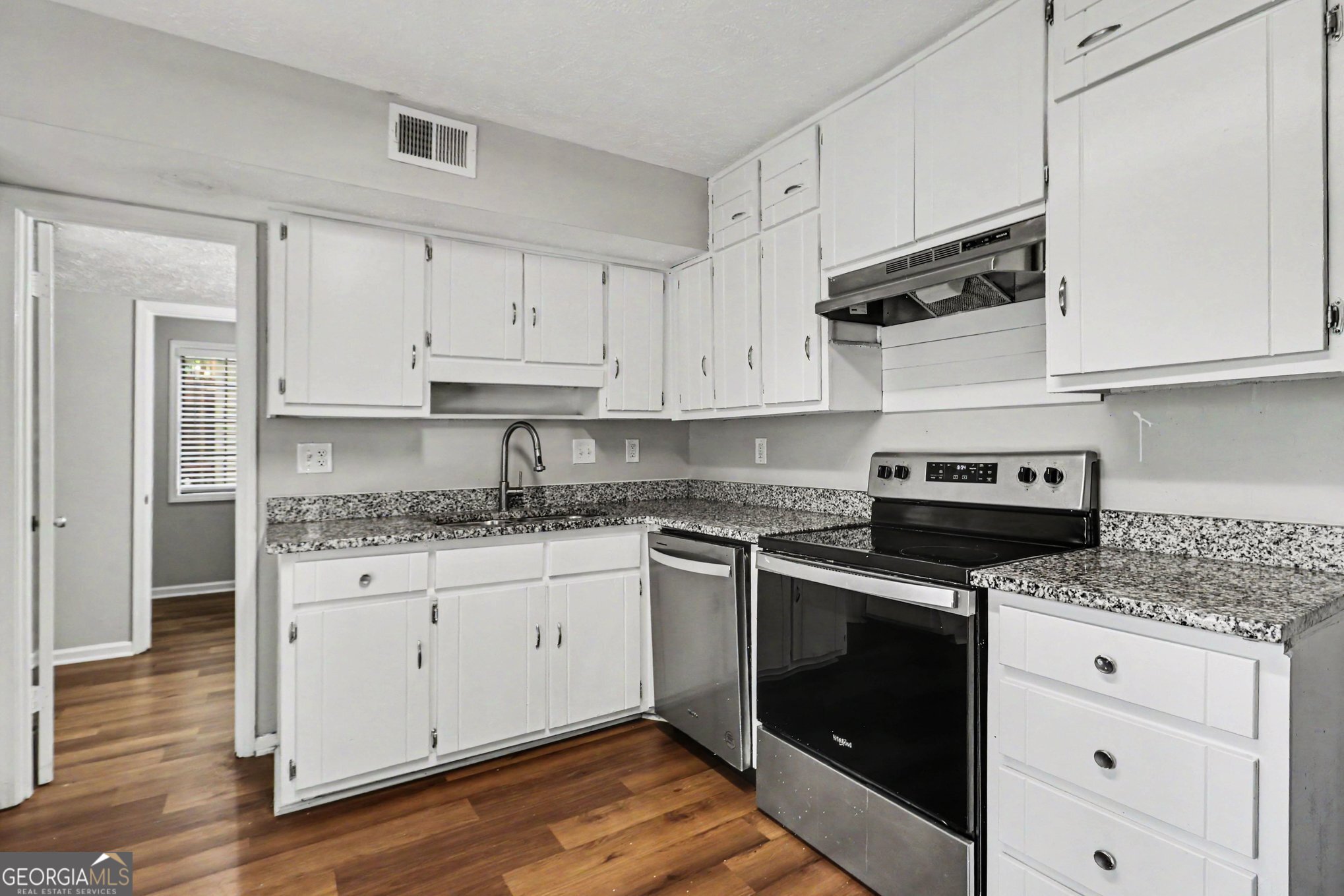 1012 Ascot Court Property Photo 7