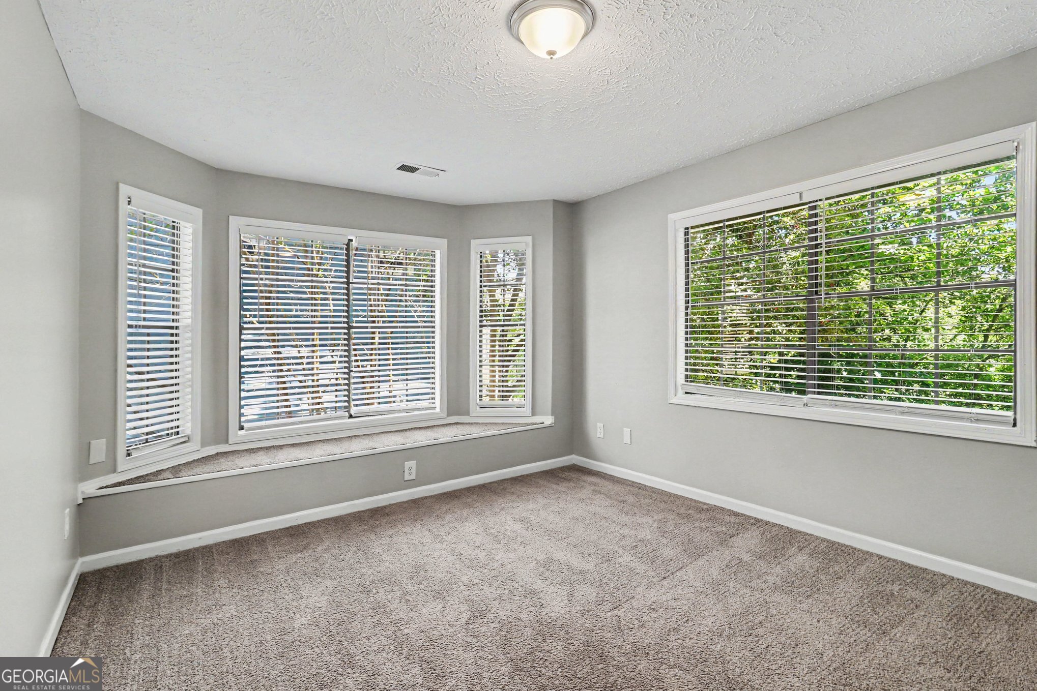 1012 Ascot Court Property Photo 8