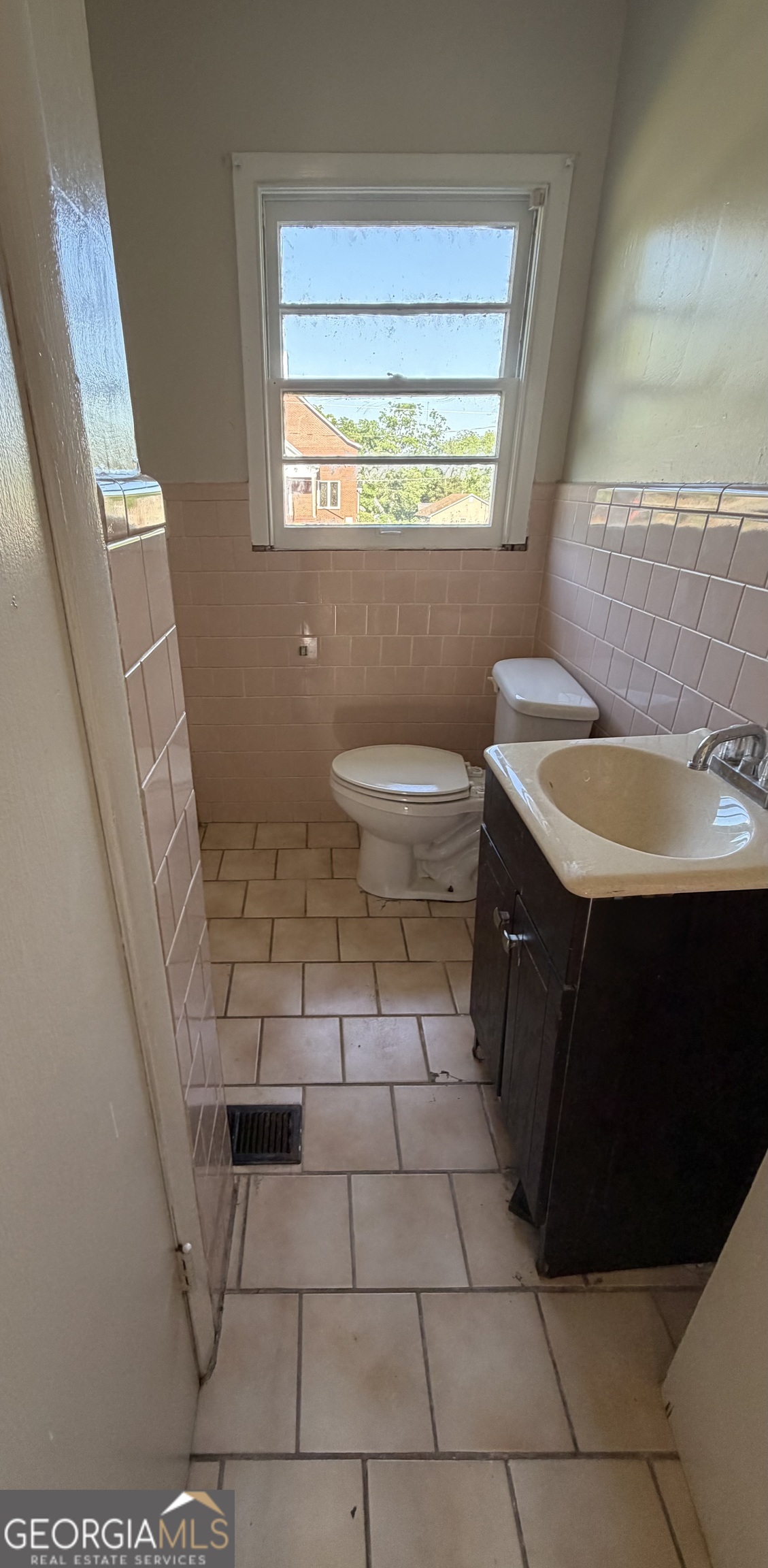 854 N 11th Avenue Property Photo 8