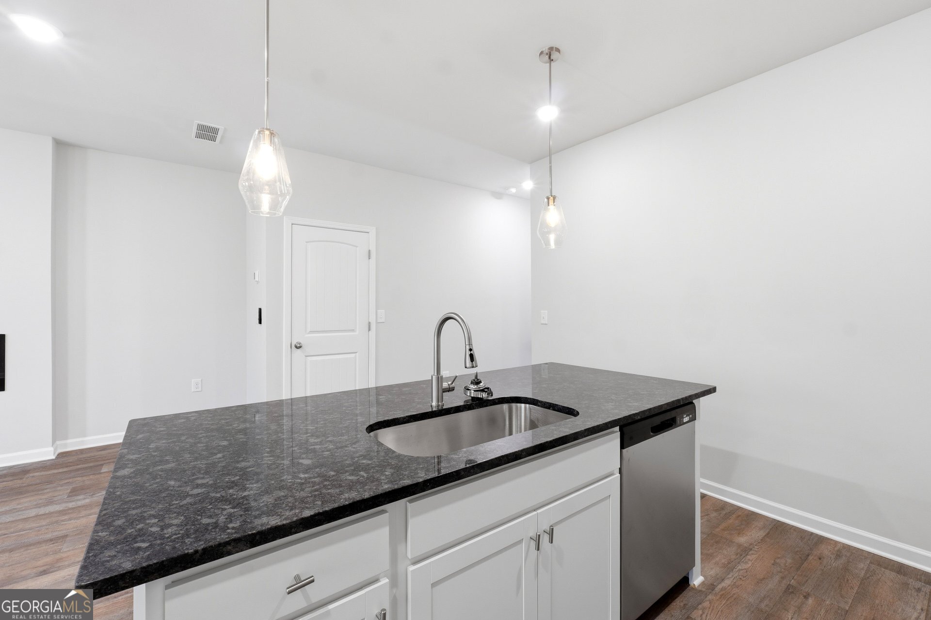 114 Meadowview Drive Property Photo 8