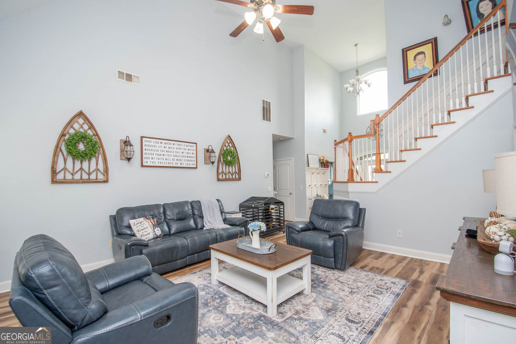 128 Windsor Court Property Photo 4
