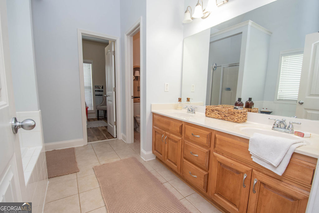 128 Windsor Court Property Photo 28