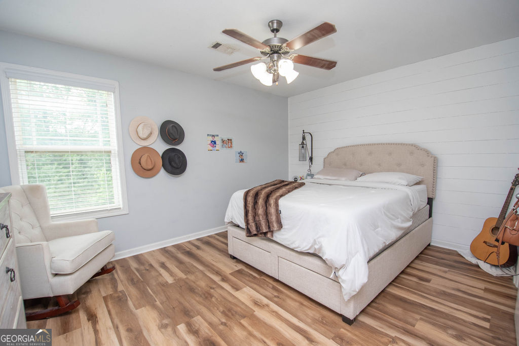 128 Windsor Court Property Photo 37