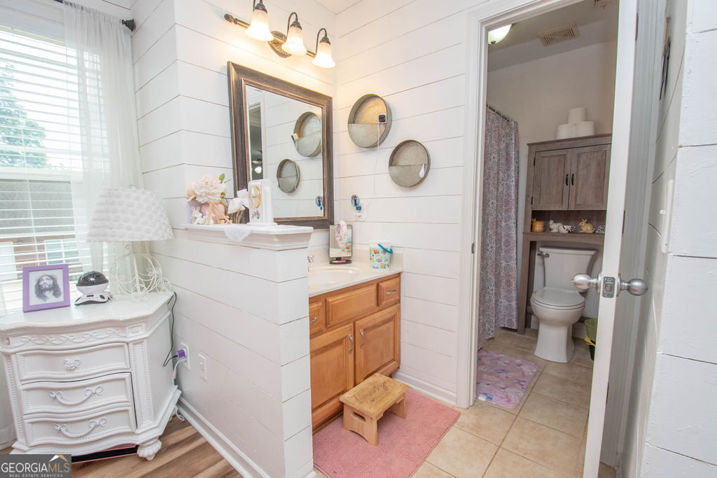 128 Windsor Court Property Photo 41