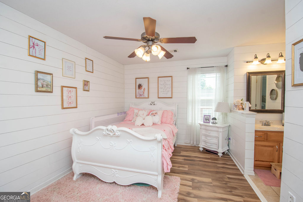 128 Windsor Court Property Photo 42