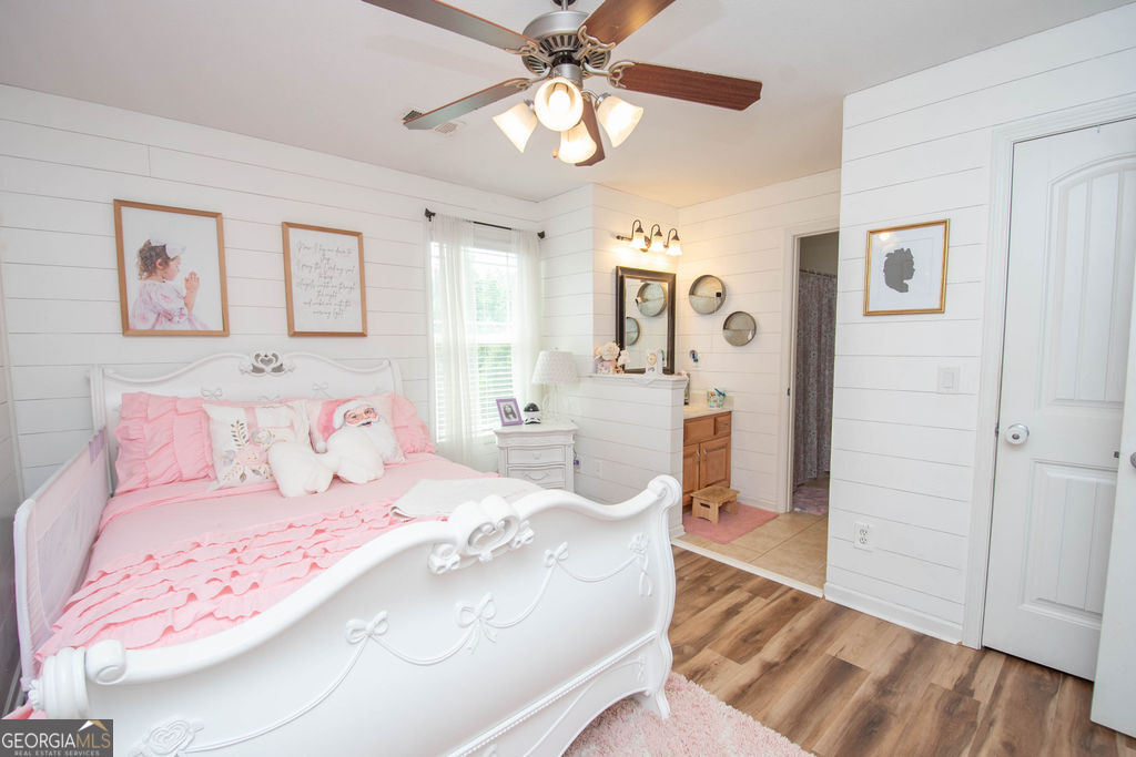 128 Windsor Court Property Photo 43