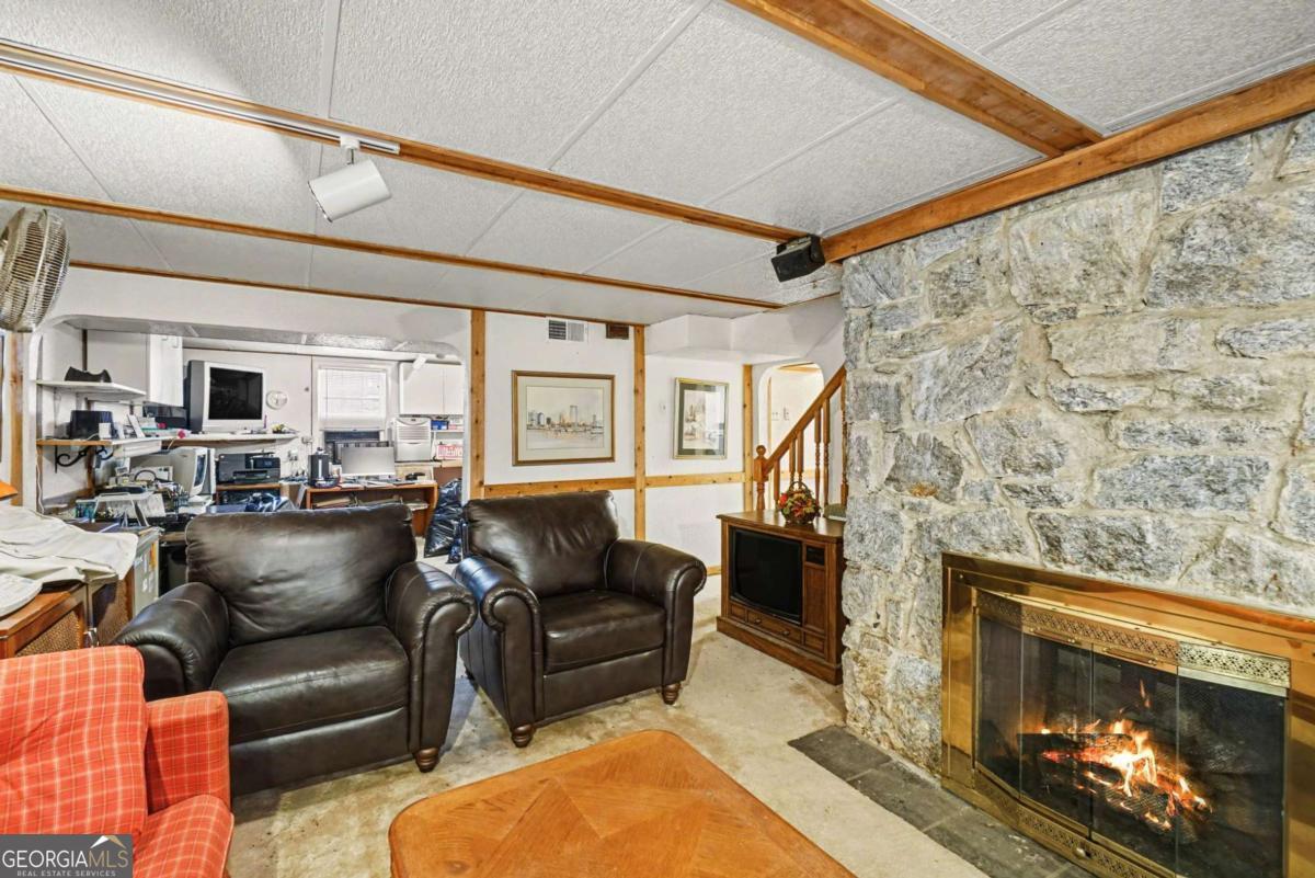 2088 E Roxboro Road Ne Property Photo 7