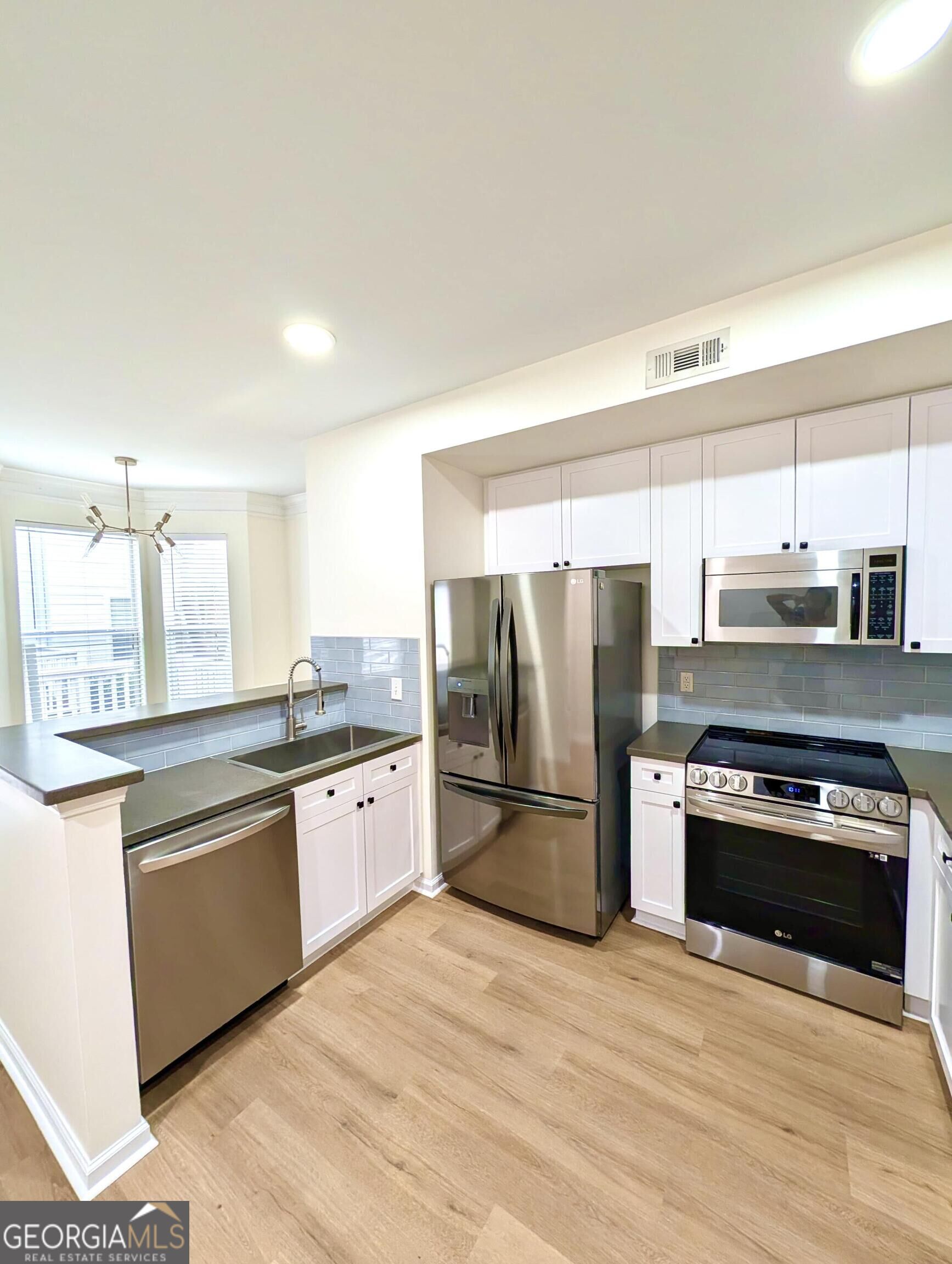 951 Glenwood Avenue Se # 2105 Property Photo 5