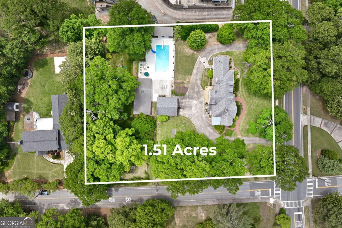 511 Dixon Drive Property Photo 3