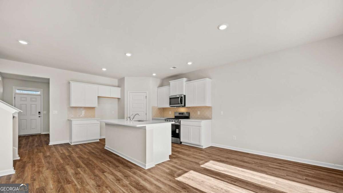 486 Abbott Road Property Photo 6