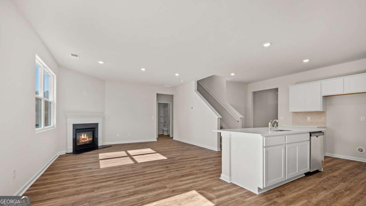 486 Abbott Road Property Photo 10