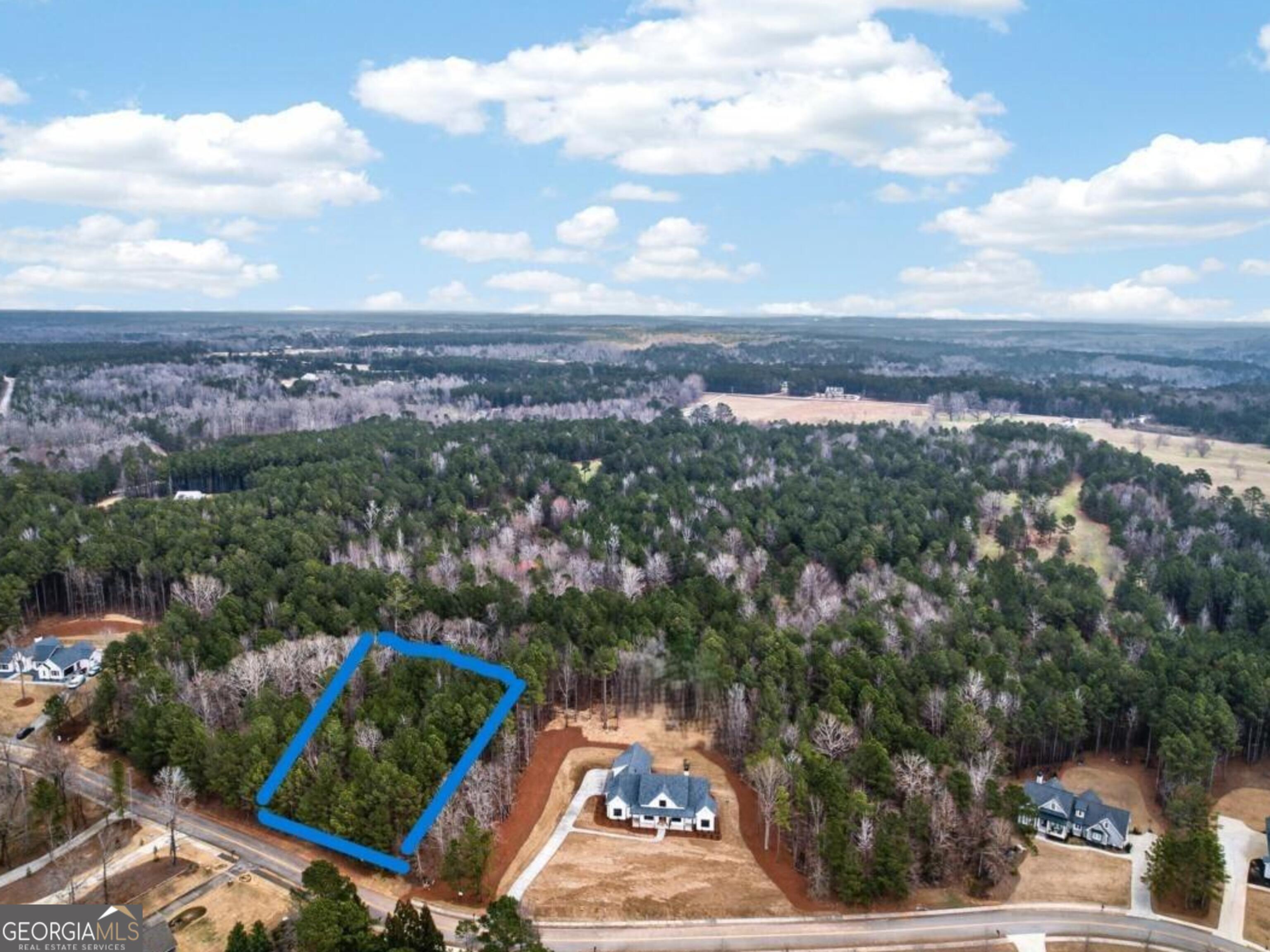 2010 Clearwater Drive Property Photo 3
