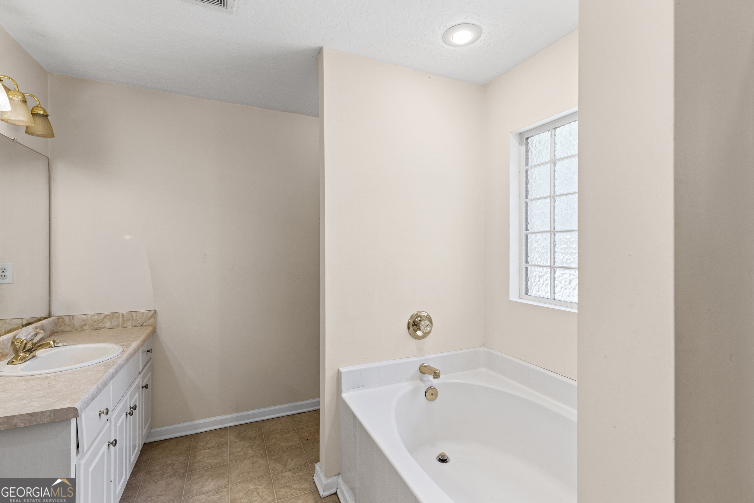 3520 Tullocks Hill Drive Property Photo 8