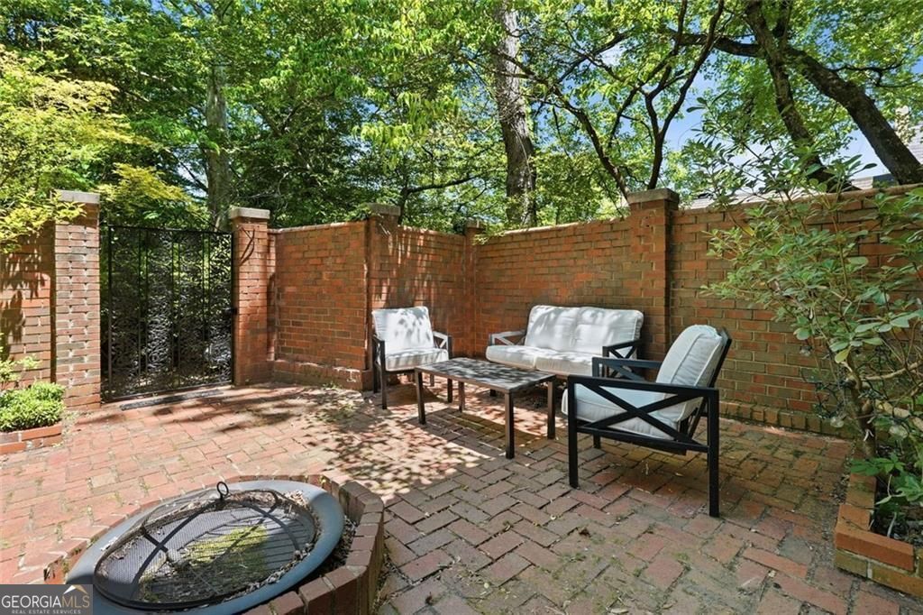 425 Jefferson Circle Ne Property Photo 27