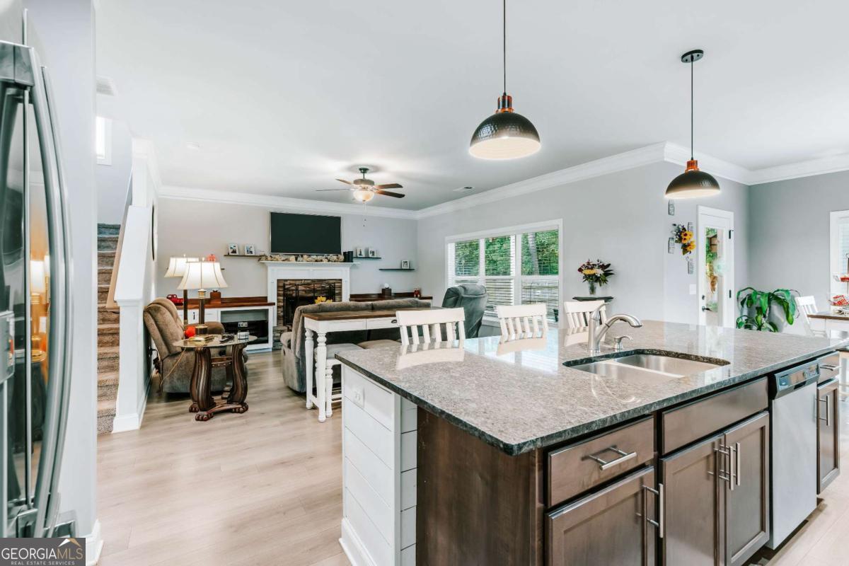 20 Woodbury Lane Property Photo 4