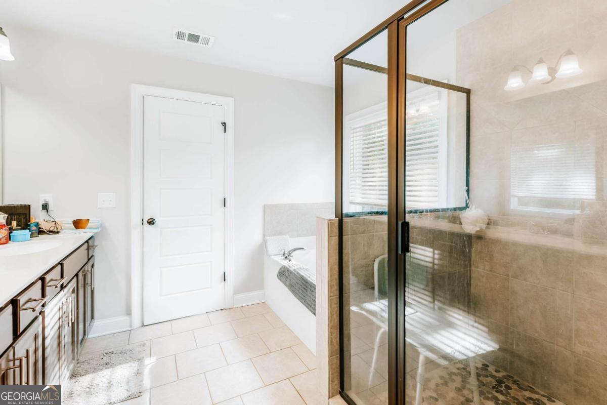 20 Woodbury Lane Property Photo 27