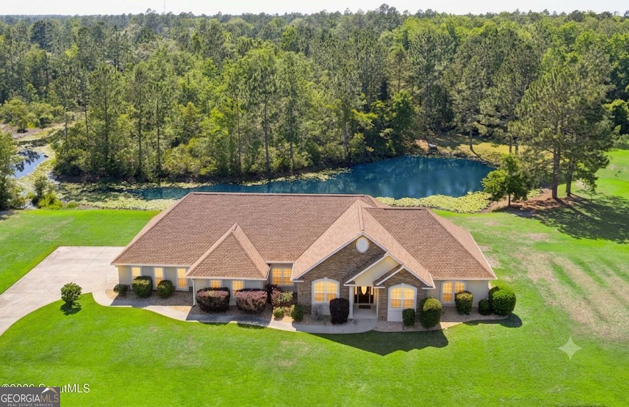 190 Lakes Drive Property Photo 1