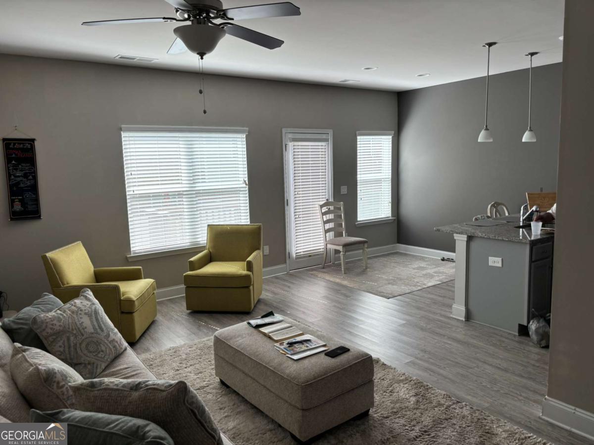 11208 Benton Loop Property Photo 4